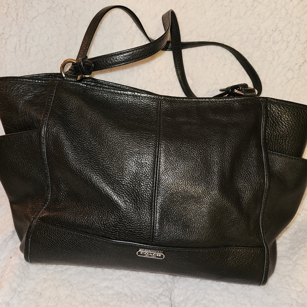 Coach  Black Purse N A1320-F25651